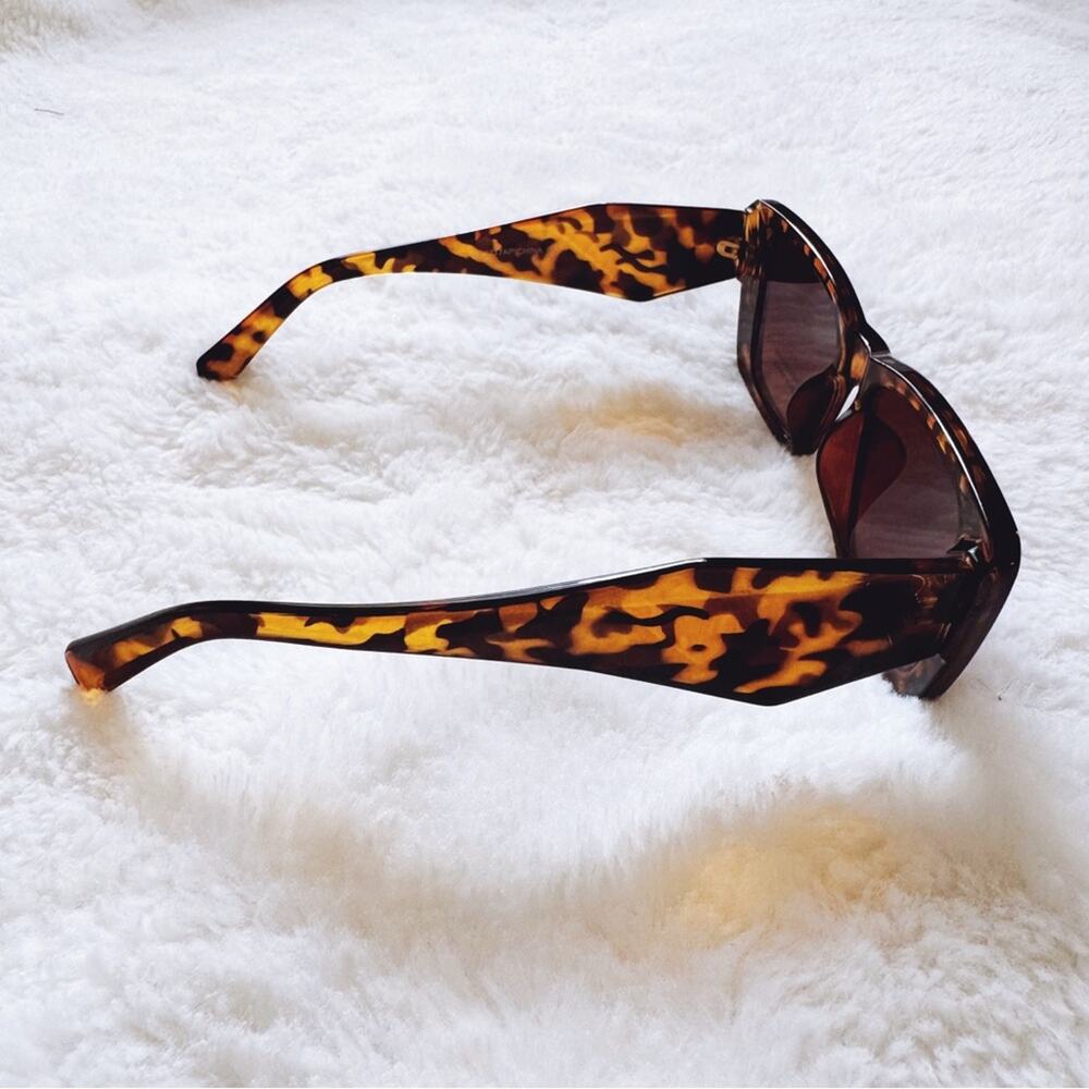 Lily Tortoise Brown Rectangular Sunglasses - Picture 7 of 10
